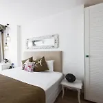 Couette-café Sade 4*