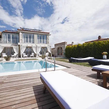 Couette-café Sade 4*