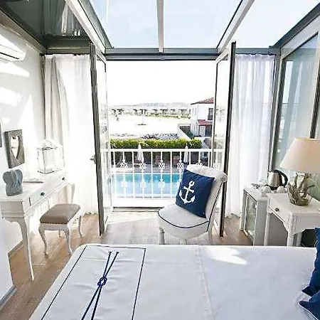 Couette-café Sade 4*